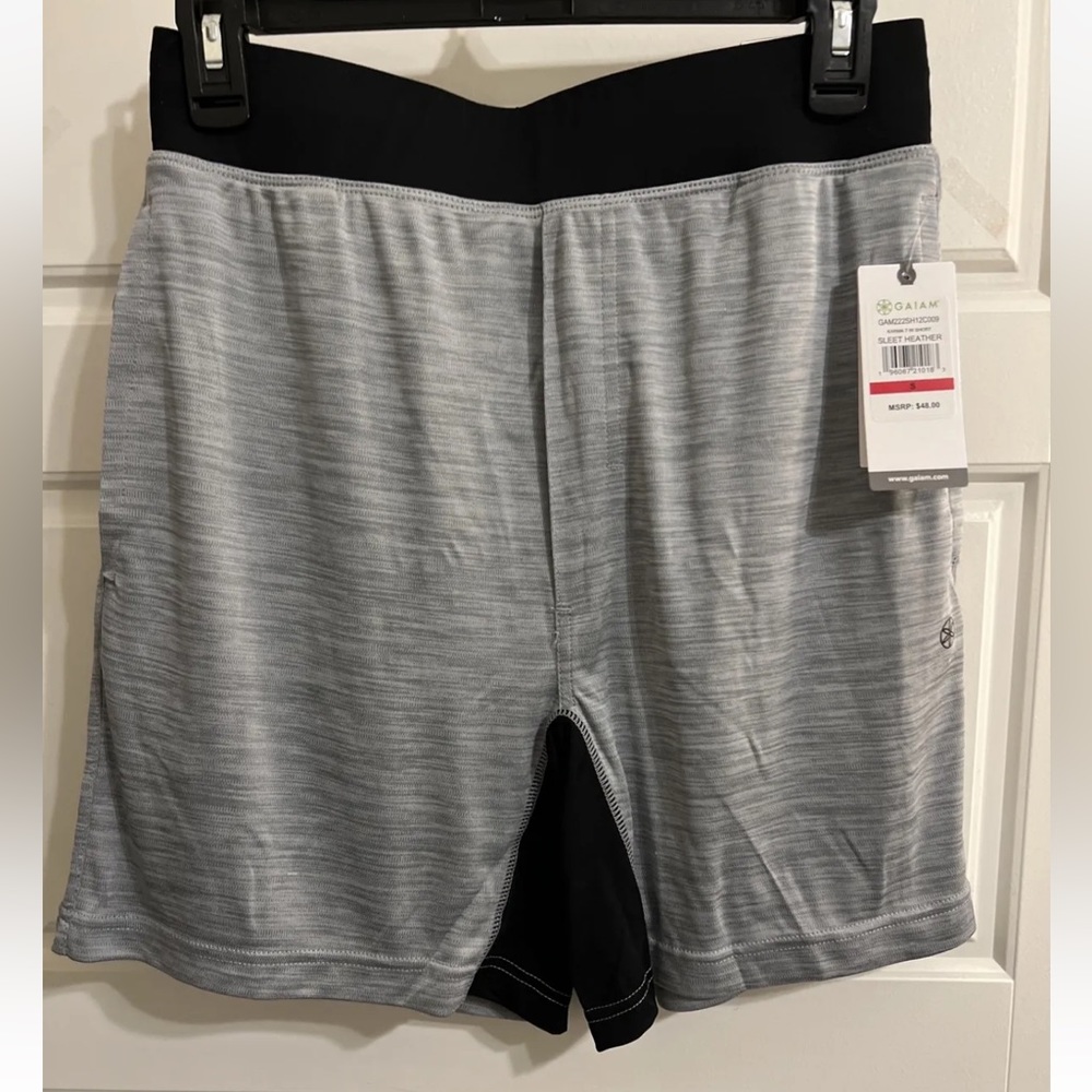 NWT $48 Men's Gaiam Karma Sleet Heather 7" Yoga Soft Touch Comfort‎ Shorts S